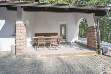 DIETZ: EFH auf einem 2.667m² großem naturnahen Grundstück in Bad König in Alleinlage. - Terrasse (692363)