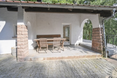 DIETZ: EFH auf einem 2.667m² großem naturnahen Grundstück in Bad König in Alleinlage. Sofort frei! - Terrasse (697651)