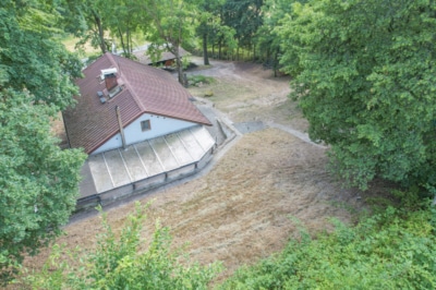 DIETZ: EFH auf einem 2.667m² großem naturnahen Grundstück in Bad König in Alleinlage. Sofort frei! - Außenansicht (697673)