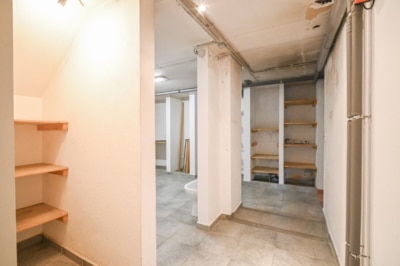 DIETZ: EFH auf einem 2.667m² großem naturnahen Grundstück in Bad König in Alleinlage. Sofort frei! - Wasch- und Lagerraum KG (697641)