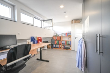 DIETZ: Moderne Dachgeschosswohnung in zentraler Lage von Groß-Zimmern! - Arbeitszimmer (668188)
