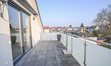 DIETZ: Moderne Dachgeschosswohnung in zentraler Lage von Groß-Zimmern! - Balkon (668180)