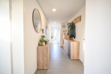 DIETZ: Moderne Dachgeschosswohnung in zentraler Lage von Groß-Zimmern! - Flur (668192)