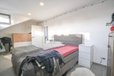 Schlafzimmer - DIETZ: Moderne Dachgeschosswohnung in zentraler Lage von Groß-Zimmern!