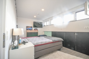 DIETZ: Moderne Dachgeschosswohnung in zentraler Lage von Groß-Zimmern! - Schlafzimmer (668185)