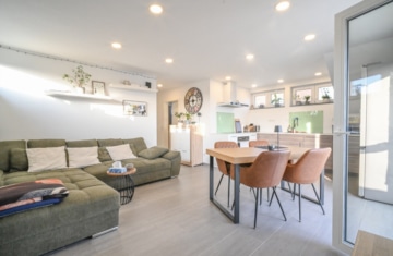 DIETZ: Moderne Dachgeschosswohnung in zentraler Lage von Groß-Zimmern! - Wohnzimmer (668184)