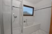 DIETZ: Helle 2-Zimmer-Wohnung mit Einbauküche und großem Balkon! - Badewanne und Dusche