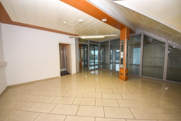 DIETZ: Bürohaus mit über 290m² Fläche im Gewerbegebiet zu vermieten! 40m² Dachterrasse! - Büroraum mit Bad (650757)