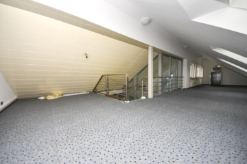 DIETZ: Bürohaus mit über 290m² Fläche im Gewerbegebiet zu vermieten! 40m² Dachterrasse! - Spitzboden (650761)