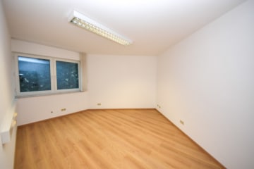 DIETZ: Bürohaus mit über 290m² Fläche im Gewerbegebiet zu vermieten! 40m² Dachterrasse! - Büroraum (650743)