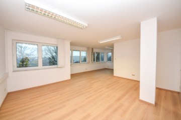 DIETZ: Bürohaus mit über 290m² Fläche im Gewerbegebiet zu vermieten! 40m² Dachterrasse! - Büroraum (650738)
