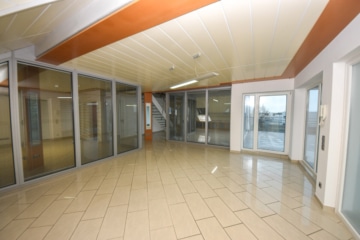 DIETZ: Bürohaus mit über 290m² Fläche im Gewerbegebiet zu vermieten! 40m² Dachterrasse! - Empfangsbüro (650755)