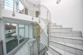 Treppenhaus - DIETZ: Bürohaus mit über 290m² Fläche im Gewerbegebiet zu vermieten! 40m² Dachterrasse!
