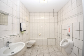 DIETZ: Bürohaus mit über 290m² Fläche im Gewerbegebiet zu vermieten! 40m² Dachterrasse! - Herren WC 1. OG (650749)