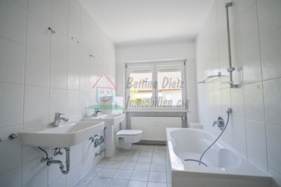 DIETZ: 4-Zimmer-Terrassen-Garten-Wohnung im 7-FH m. Garage und 2 Terrassen nähe Godelsberg-Waldrand! - Tageslichtbadezimmer (702668)