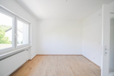 DIETZ: 4-Zimmer-Terrassen-Garten-Wohnung im 7-FH m. Garage und 2 Terrassen nähe Godelsberg-Waldrand! - Schlafzimmer 3 von 3 (702663)