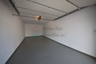 DIETZ: 4-Zimmer-Terrassen-Garten-Wohnung im 7-FH m. Garage und 2 Terrassen nähe Godelsberg-Waldrand! - Große Garage links (702677)