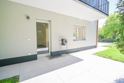 DIETZ: 4-Zimmer-Terrassen-Garten-Wohnung im 7-FH m. Garage und 2 Terrassen nähe Godelsberg-Waldrand! - Kleine Terrasse (702667)
