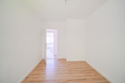 DIETZ: 4-Zimmer-Terrassen-Garten-Wohnung im 7-FH m. Garage und 2 Terrassen nähe Godelsberg-Waldrand! - Schlafzimmer 2 von 3 (702662)