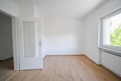 DIETZ: 4-Zimmer-Terrassen-Garten-Wohnung im 7-FH m. Garage und 2 Terrassen nähe Godelsberg-Waldrand! - Schlafzimmer 3 von 3 (702664)