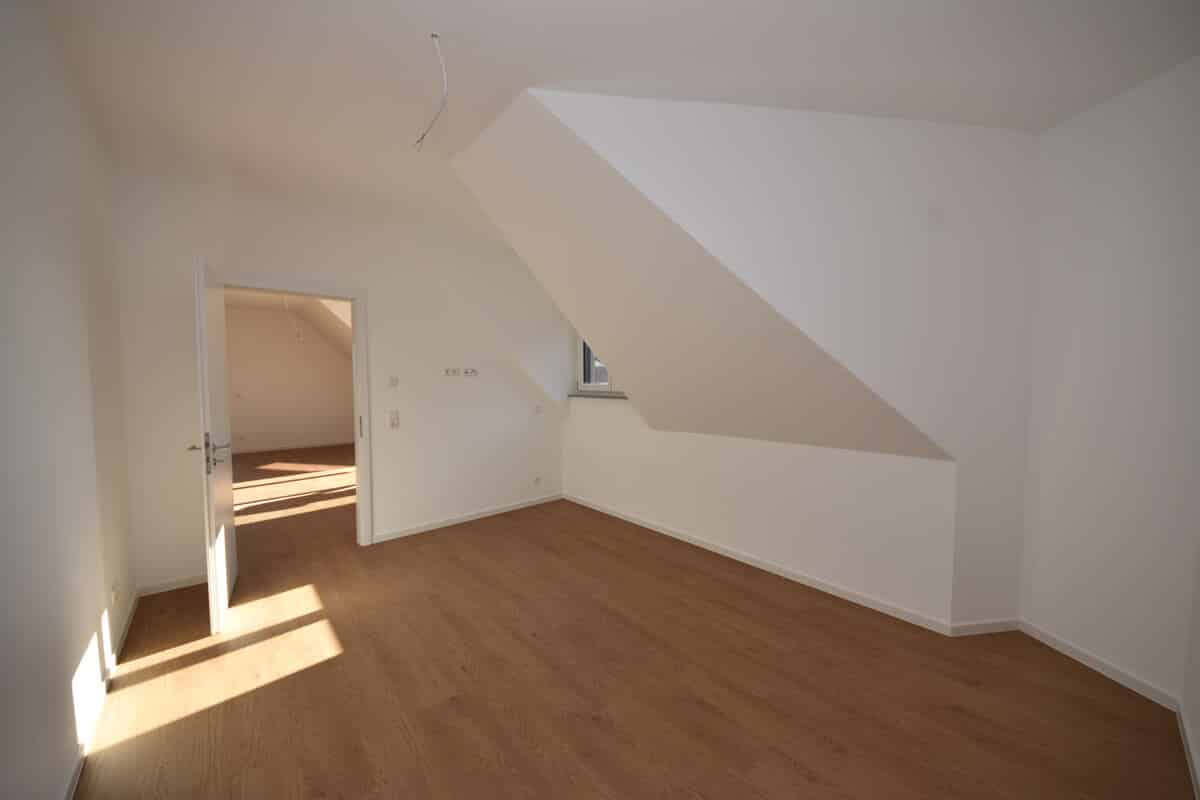 Schlafzimmer 1 von 2