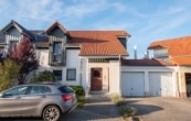 DIETZ: Haus im Haus! Große Maisonette-Eigentumswohnung mit Garage in beliebter Lage von Babenhausen! - Außenansicht