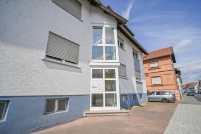 DIETZ: Gepflegte Obergeschosswohnung mit Balkon und Stellplatz in Babenhausen – Hergershausen. - Außenansicht (698052)