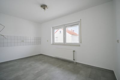 DIETZ: Gepflegte Obergeschosswohnung mit Balkon und Stellplatz in Babenhausen – Hergershausen. - Küche (698032)