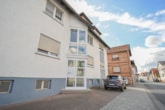 Außenansicht - DIETZ: Gepflegte Obergeschosswohnung mit Balkon und Stellplatz in Babenhausen – Hergershausen.