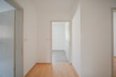 Flur - DIETZ: Gepflegte Obergeschosswohnung mit Balkon und Stellplatz in Babenhausen – Hergershausen.
