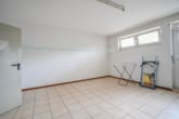gemeinschaftlicher Trockenraum KG - DIETZ: Gepflegte Obergeschosswohnung mit Balkon und Stellplatz in Babenhausen – Hergershausen.