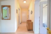 Flur - DIETZ: Gepflegte Obergeschosswohnung mit Balkon und Stellplatz in Babenhausen – Hergershausen.