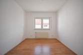 Bürozimmer / Schlafzimmer - DIETZ: Gepflegte Obergeschosswohnung mit Balkon und Stellplatz in Babenhausen – Hergershausen.