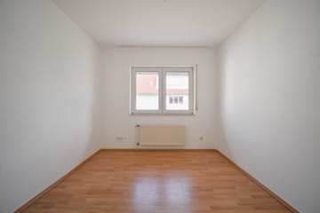 DIETZ: Gepflegte Obergeschosswohnung mit Balkon und Stellplatz in Babenhausen – Hergershausen. - Bürozimmer / Schlafzimmer (691812)