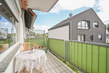 DIETZ: Gepflegte Obergeschosswohnung mit Balkon und Stellplatz in Babenhausen – Hergershausen. - Balkon (686882)