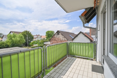 DIETZ: Gepflegte Obergeschosswohnung mit Balkon und Stellplatz in Babenhausen – Hergershausen. - Balkon (698031)