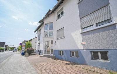 DIETZ: Gepflegte Obergeschosswohnung mit Balkon und Stellplatz in Babenhausen – Hergershausen. - Außenansicht (698051)