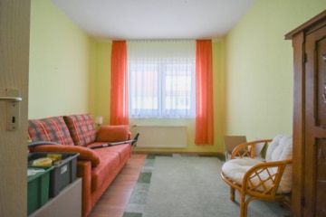 DIETZ: Gepflegte Obergeschosswohnung mit Balkon und Stellplatz in Babenhausen – Hergershausen. - Bürozimmer / Schlafzimmer (686888)