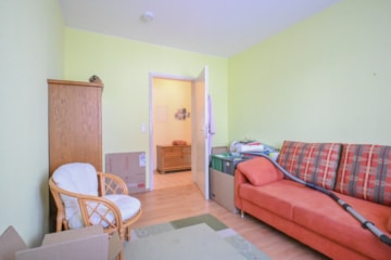 DIETZ: Gepflegte Obergeschosswohnung mit Balkon und Stellplatz in Babenhausen – Hergershausen. - Bürozimmer / Schlafzimmer (686889)