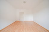Schlafzimmer - DIETZ: Gepflegte Obergeschosswohnung mit Balkon und Stellplatz in Babenhausen – Hergershausen.