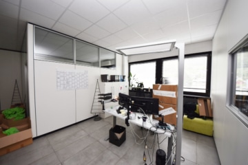 DIETZ: PROVISIONSFREI Modernisierte Büroetage mit 300m² Bürofläche zur Vermietung! Viele Parkplätze! - Büro (643131)