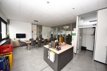 DIETZ: PROVISIONSFREI Modernisierte Büroetage mit 300m² Bürofläche zur Vermietung! Viele Parkplätze! - Aufenthaltsraum Küche (643133)
