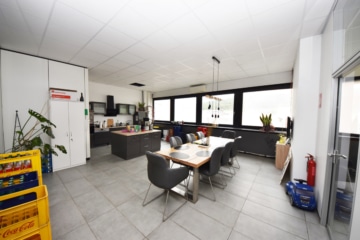 DIETZ: PROVISIONSFREI Modernisierte Büroetage mit 300m² Bürofläche zur Vermietung! Viele Parkplätze! - Aufenthaltsraum Küche (643134)