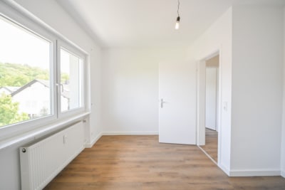DIETZ: 3-Zimmer-Wohnung im 1. OG im energetisch sanierten 7-FH m. Balkon n. Godelsberg und Waldrand! - Schlafzimmer 2 von 2 (702709)