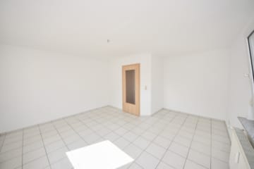 DIETZ: Einzugsbereite und renovierte 3-Zimmerwohnung im ersten Obergeschoss in Münster zu vermieten! - Wohn- und Esszimmer (694128)