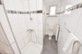 Tageslichtbadezimmer mit Dusche - DIETZ: Einzugsbereite und renovierte 3-Zimmerwohnung im ersten Obergeschoss in Münster zu vermieten!