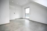 Schlafzimmer 3 von 3 - DIETZ: Hochwertige Ausstattung in penthouseähnlicher Wohnung mit 2 großen Balkonen! Wohnungsaufzug!
