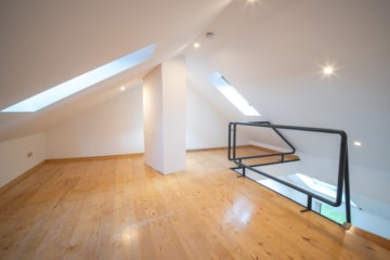 Modernes Reihenendhaus in ruhiger Feldrandlage von Babenhausen mit Garage, Garten und Carport! - Schlafzimmer 2 OG (639285)