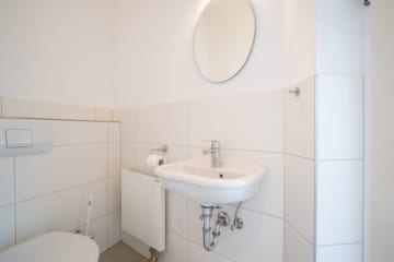 Modernes Reihenendhaus in ruhiger Feldrandlage von Babenhausen mit Garage, Garten und Carport! - Gäste WC EG (639278)