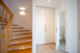 Diele EG - Modernes Reihenendhaus in ruhiger Feldrandlage von Babenhausen mit Garage, Garten und Carport!